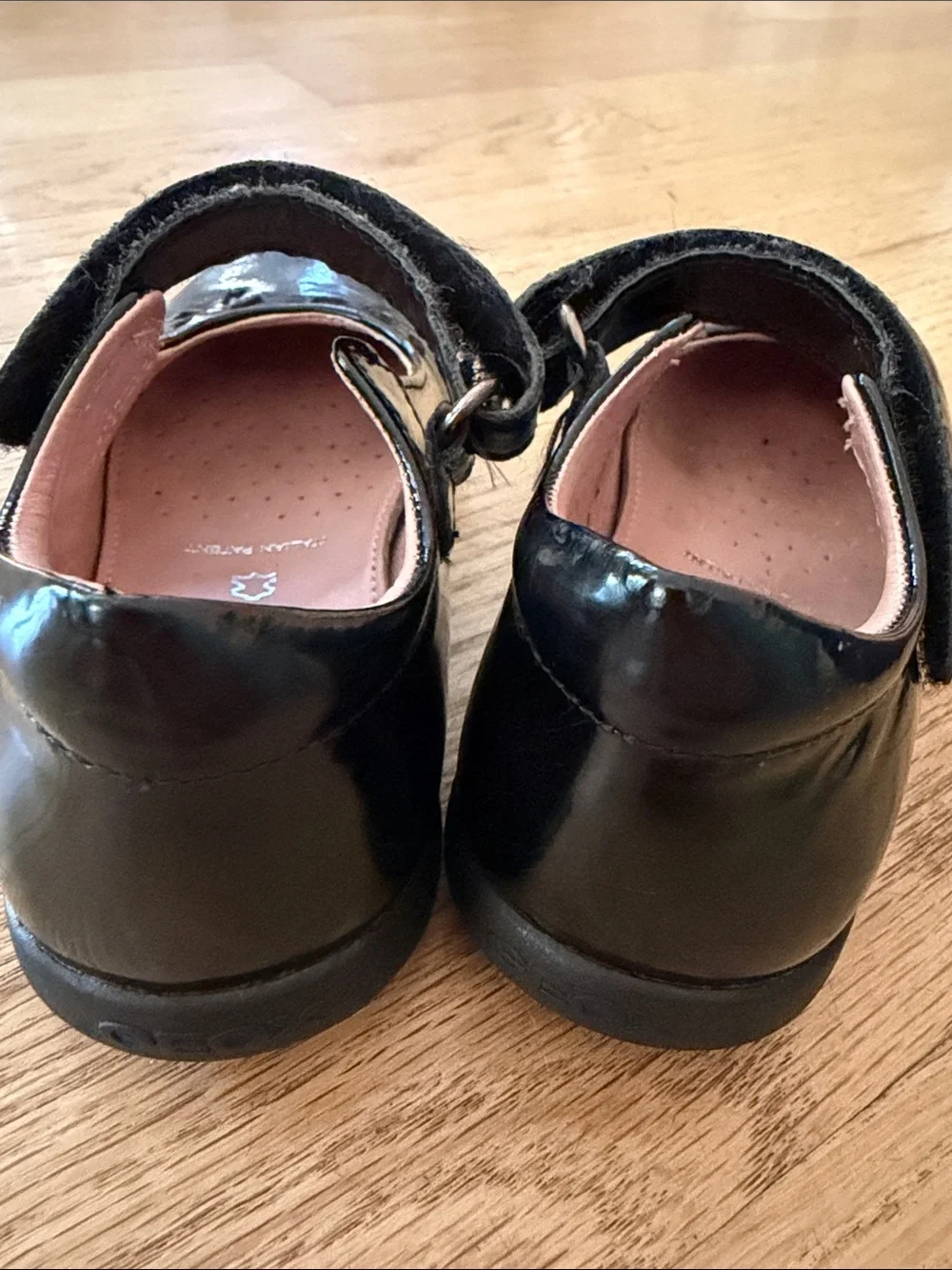 GEOX Respira Girls Black Patent Mary Jane non-marking Anti-shock Shoes EUR sz 26